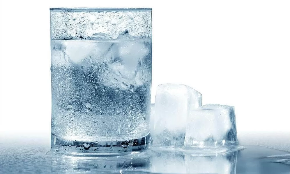 Можно ли пить ледяную воду?